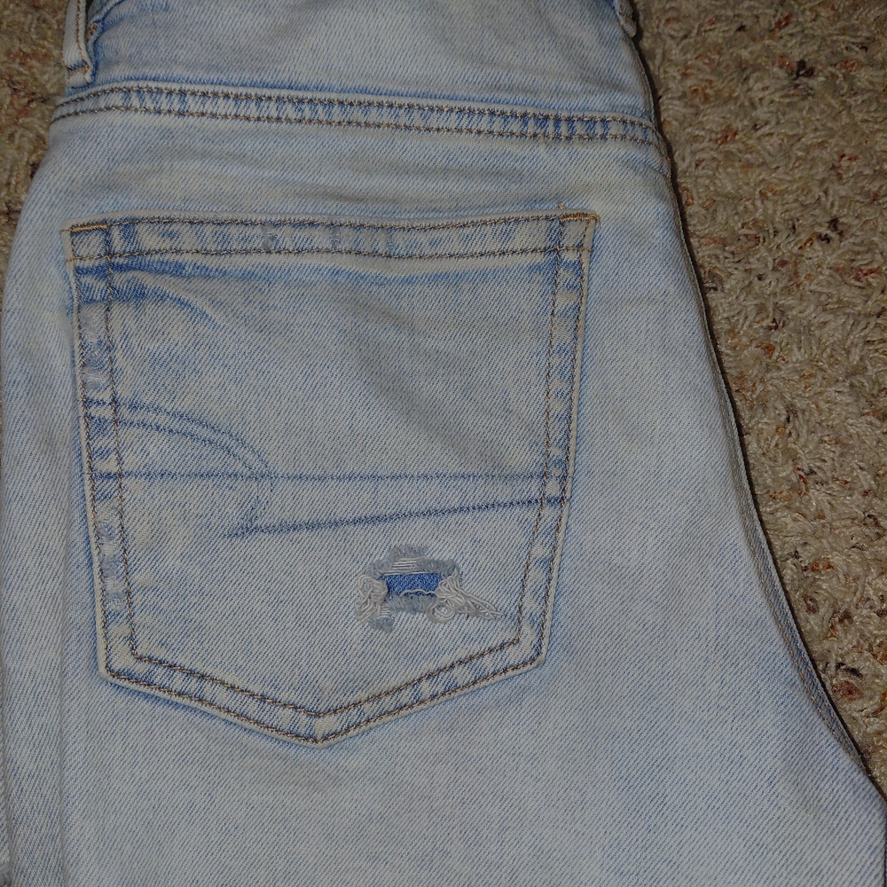 American Eagle Outfitters Strigid Jean Shorts - Size 4 - Midrise - Picture 5 of 7